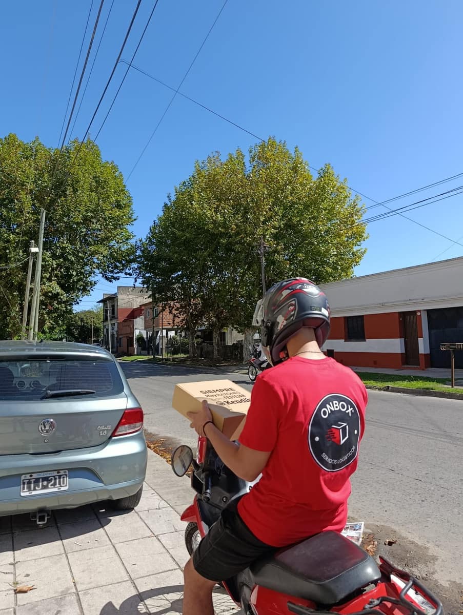 Cadete de OnBox saliendo a repartir
